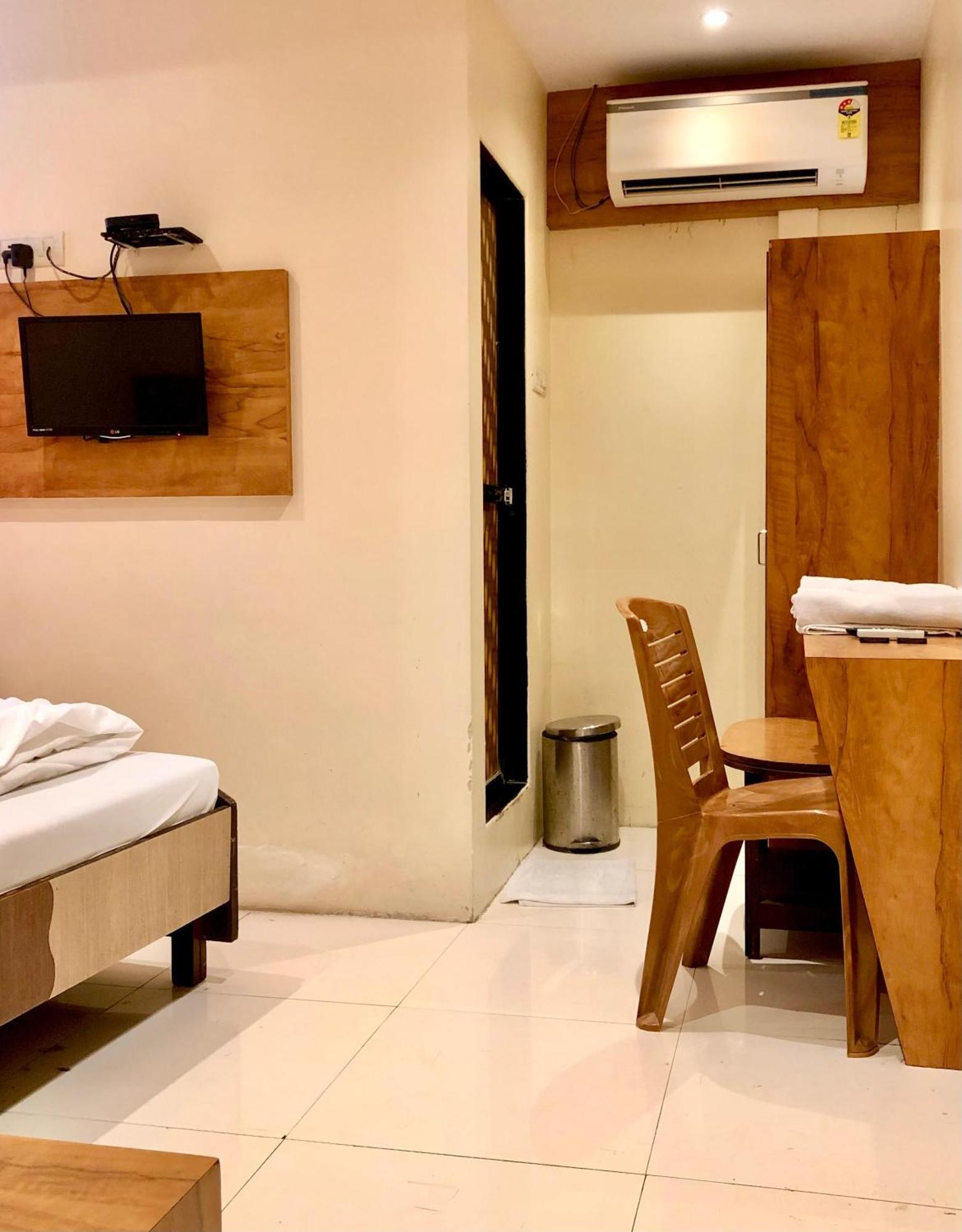 Hotel Volga 2 Mumbai  Buitenkant foto